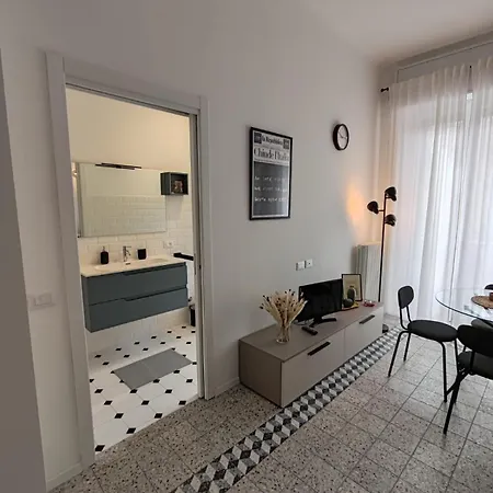 Aria House Apartment *